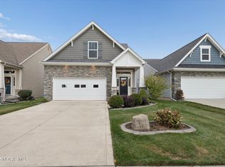 8904 N Park Lake Cir, Sylvania, OH 43560