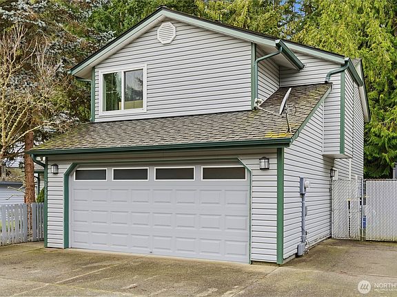 3rd image of 20625 Terasse Drive NW