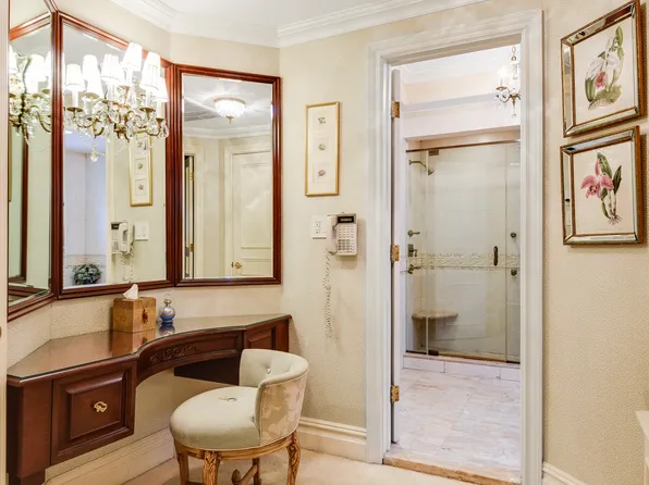 933 East 22nd Street image 14 of 22