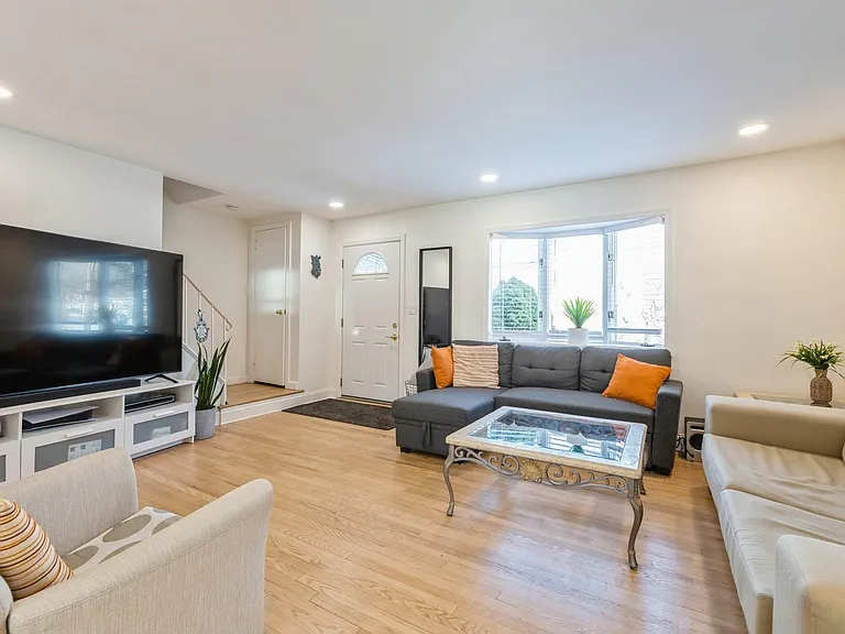 56 Morningside Ave — Photo 8