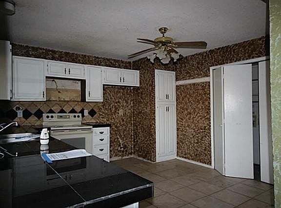 5th image of 2921 Collins Blvd