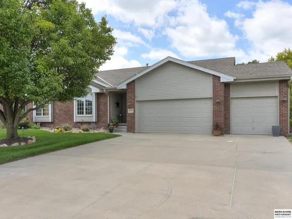 15530 Parker St, Omaha, NE 68154