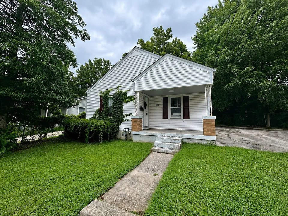643 Golfview Dr