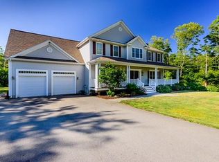 114 Teaberry Ln, Tiverton, RI 02878