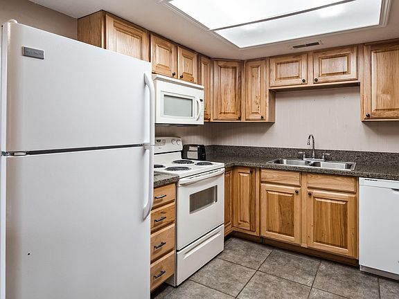 Kitchen. Appliances: Fridge/freezer, Micro, Range, and Dishwasher