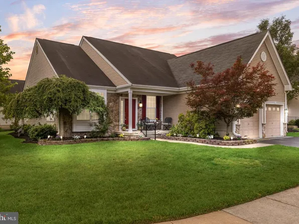 33 Hibiscus Dr, Marlton, NJ 08053