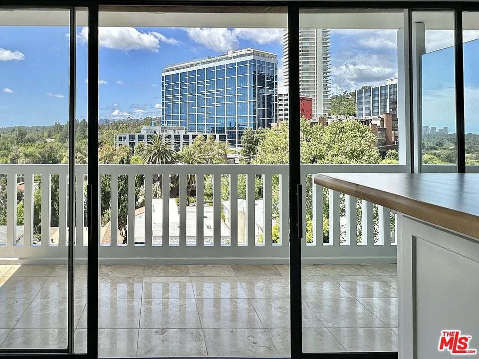 1 bed, 1.0 bath, 647 sqft, $4,600 — Photo 1