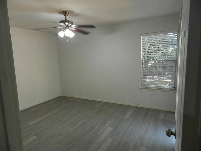 4100 Adelphi Ln #B — Photo 12