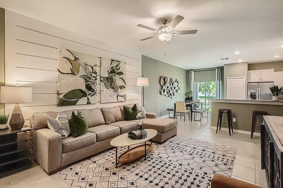 3 bed, 2.5 bath, 1686 sqft, $2,050 — Photo 3