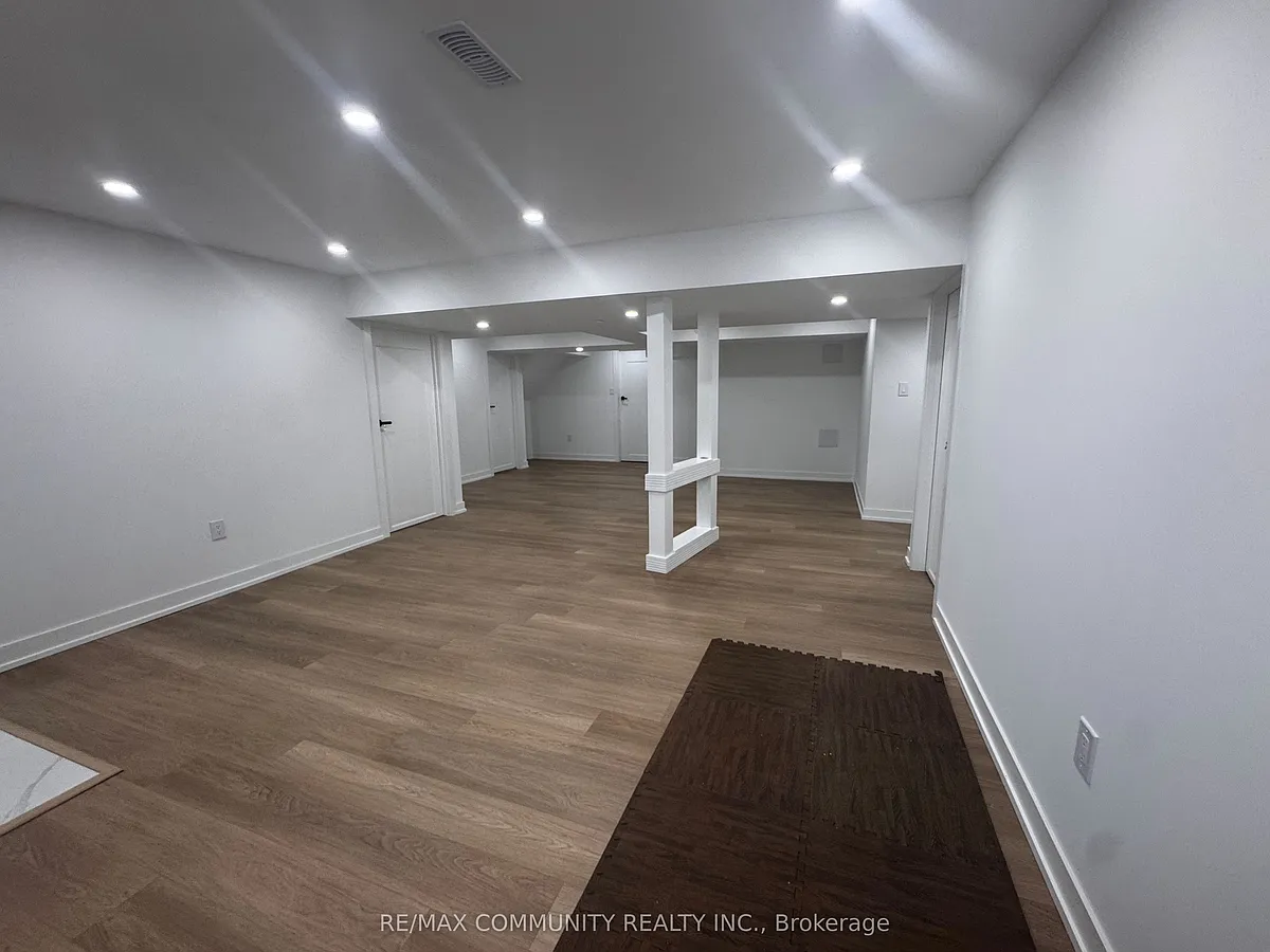 Building Photo - 43 Terry Cres #BASEMENT