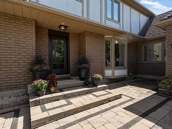 5th image of 9 Howard Dr