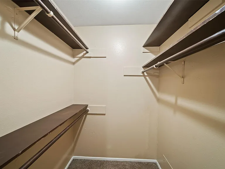 10431 Odessa Dr — Photo 23