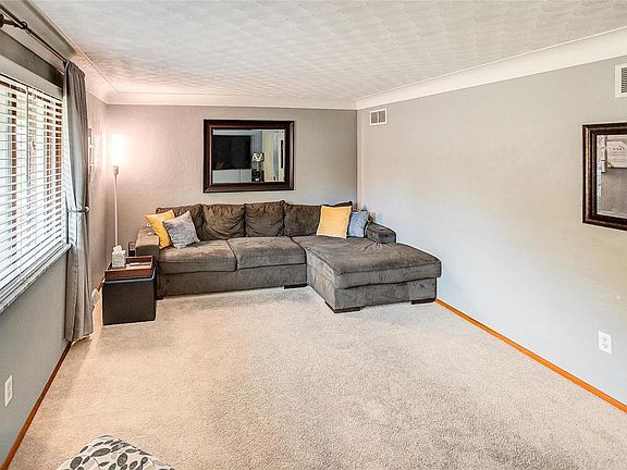 2nd image of 100 Kendall Dr