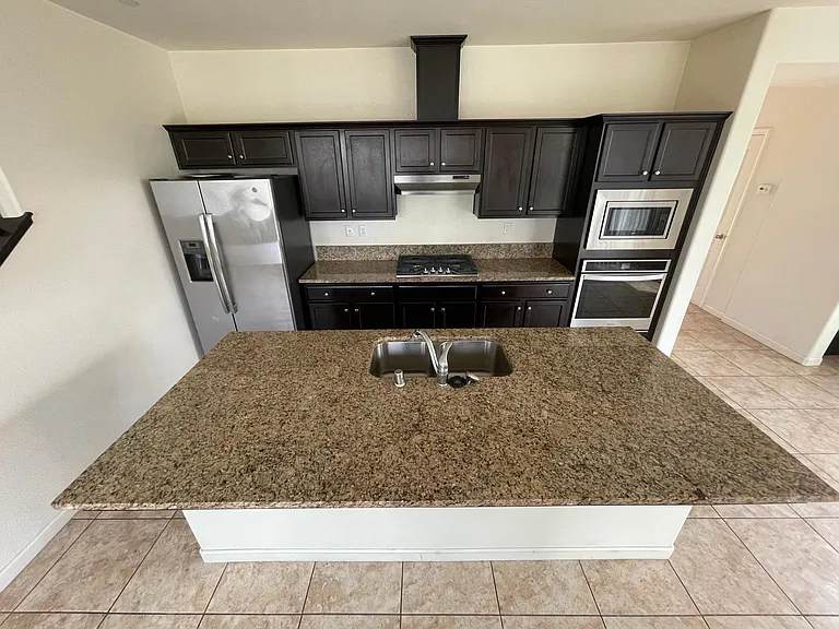 147 Barker Ln — Photo 3