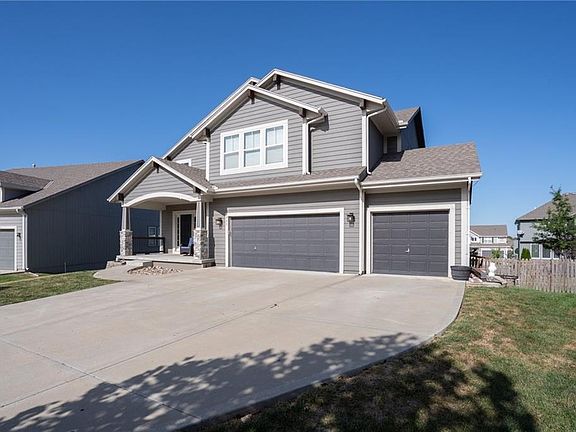 2nd image of 988 N Persimmon Dr