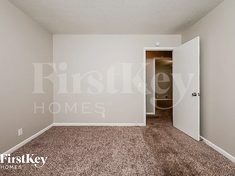788 S Pine St NE — Photo 10