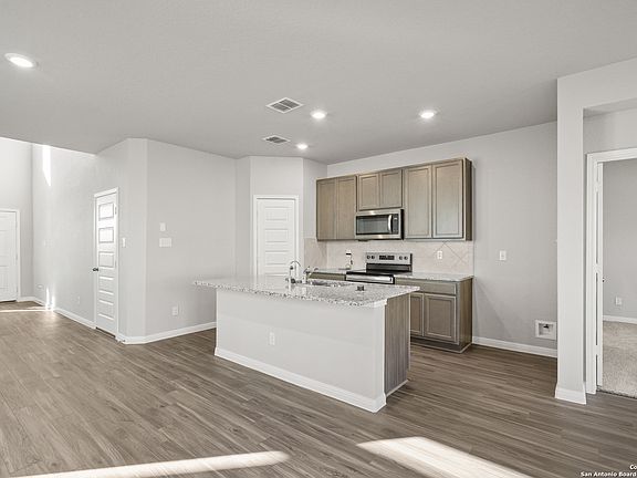 4th image of 10310 Liberty Grove