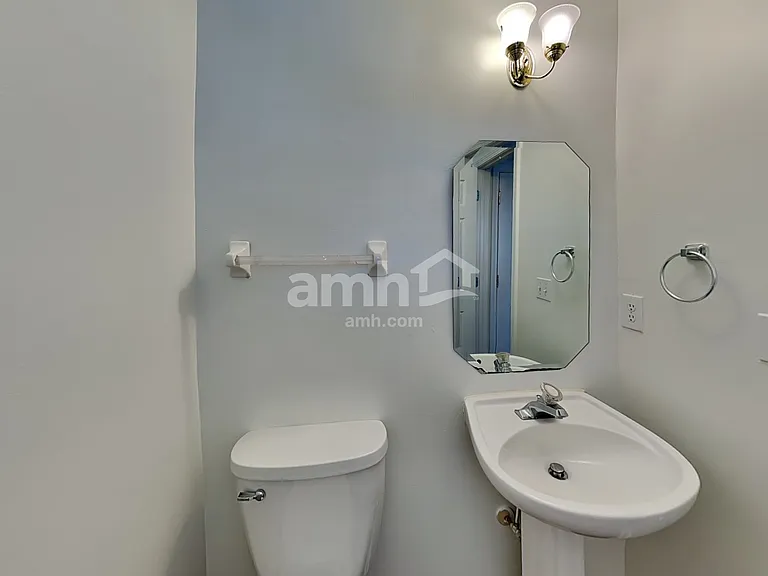1014 Holly Park Dr — Photo 8
