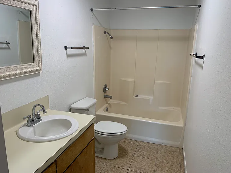 322 Texas Ave #B — Photo 4