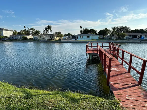 3852 Star Island Dr, Holiday, FL 34691