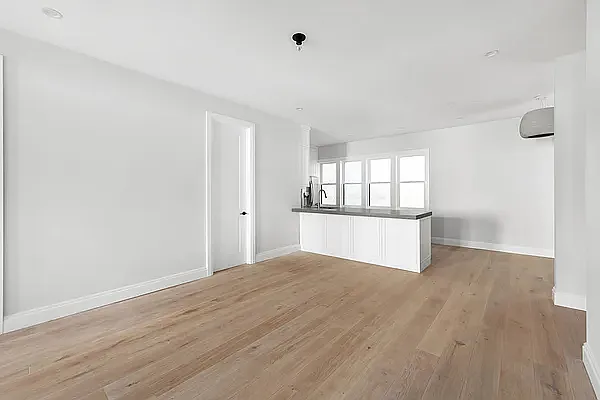 60 Butler St #THA — Photo 4