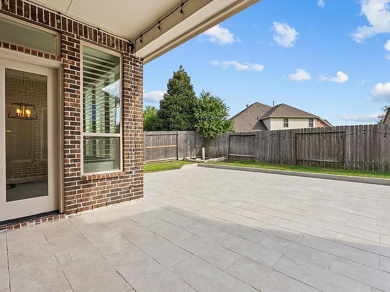 1117 Hancock Springs Ln — Photo 38