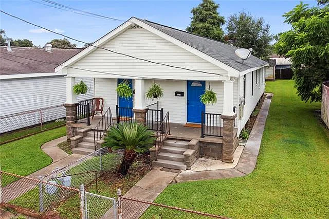 Building Photo - 1029 Dolhonde St