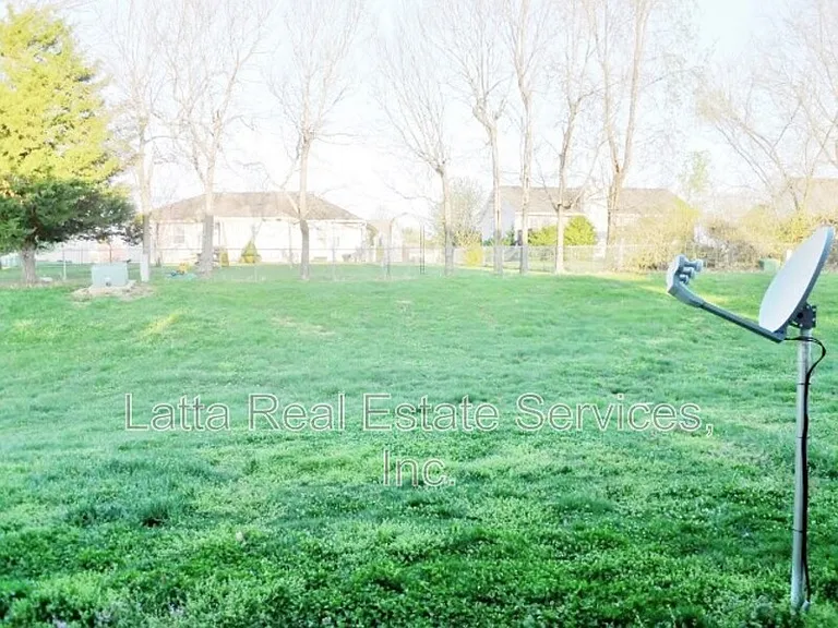 2115 Highridge Dr #B — Photo 3