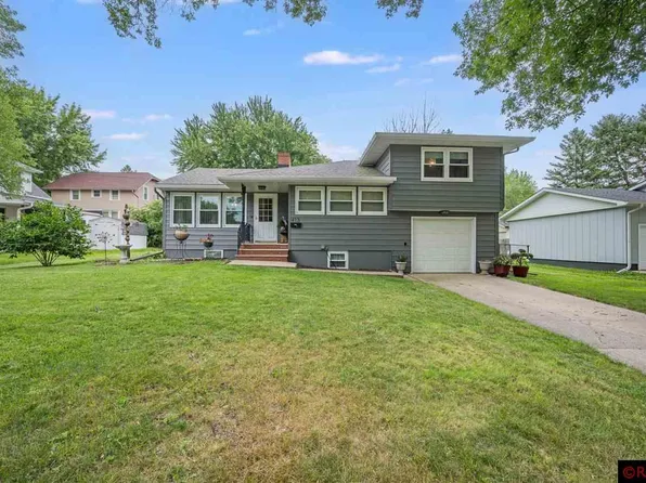 413 S Nicollet St, Blue Earth, MN 56013