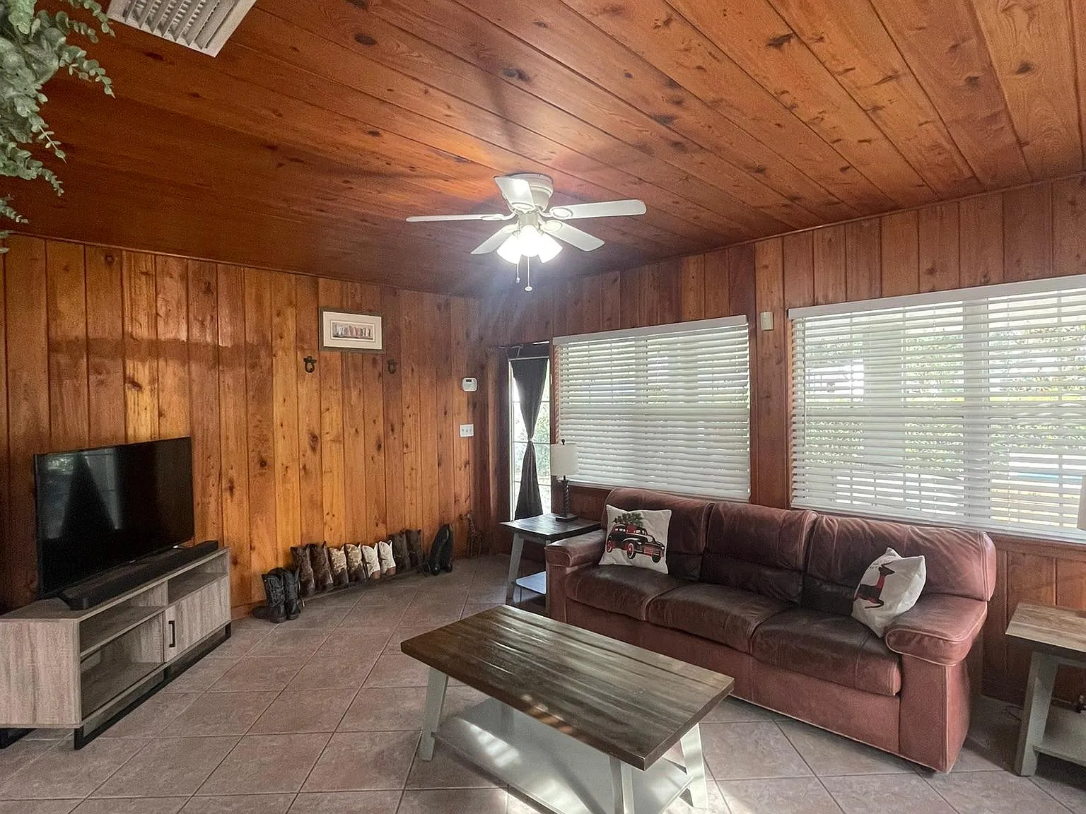 2 bed, 1360 sqft, $1,900 — Photo 3