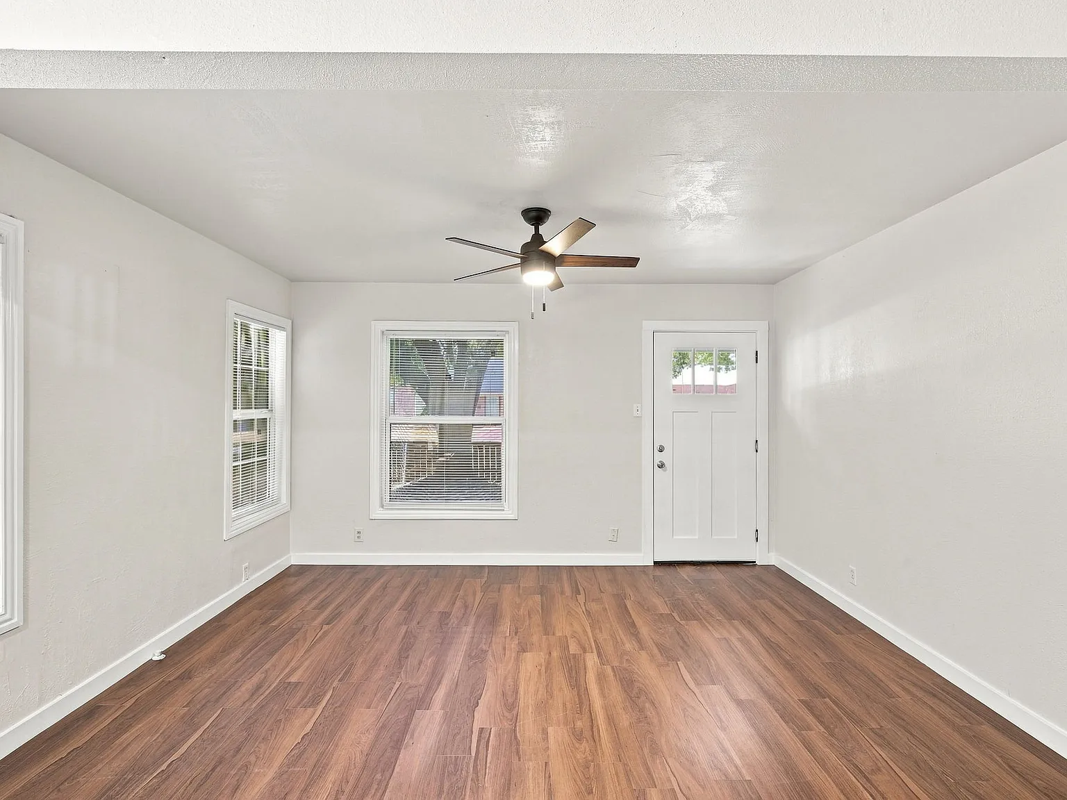 3 bed, 1120 sqft, $1,700 — Photo 3