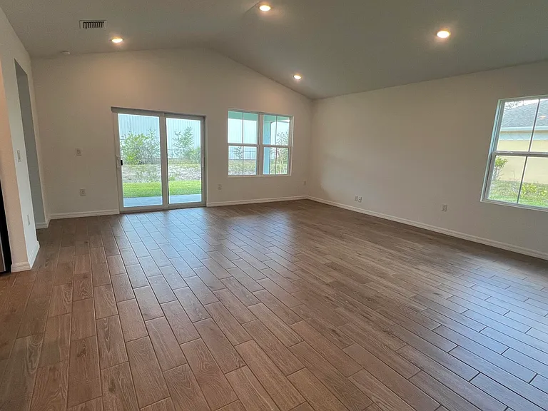 1782 SW Bayshore Blvd — Photo 30