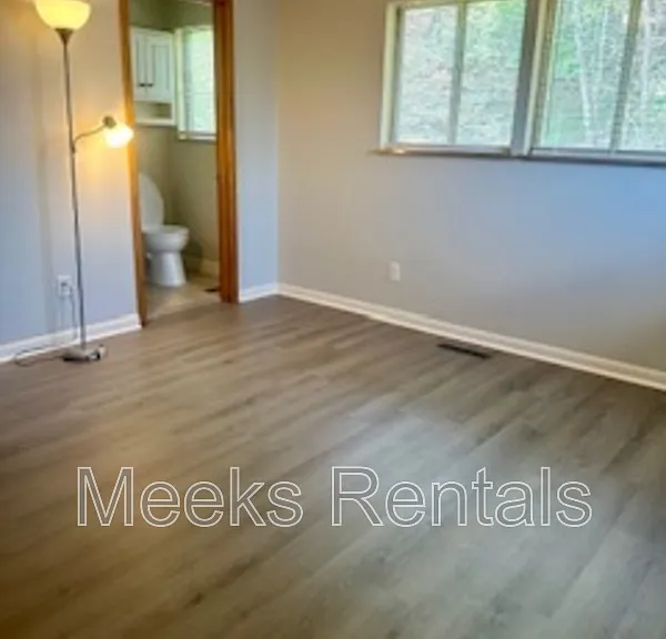 1118 Montrose Dr — Photo 18