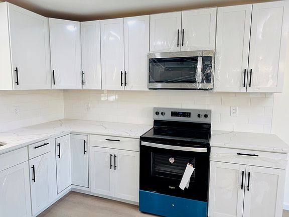 5th image of 35 Parish Ln