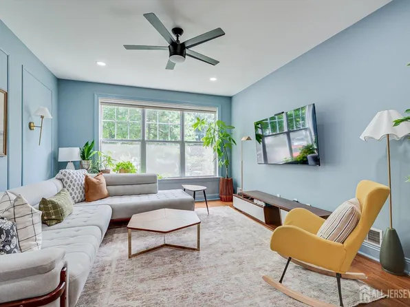 13 Franklin School Way, Metuchen, NJ 08840
