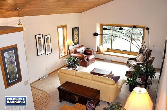 Great Rm w/Vaulted Ceiling