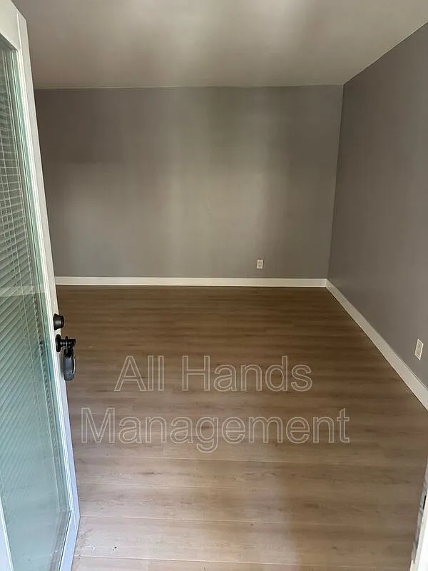 1 bed, 1.0 bath, 700 sqft, $2,100 — Photo 2