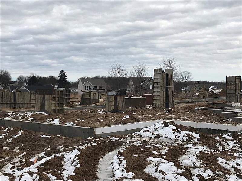1st image of 106 Essex Ct #106