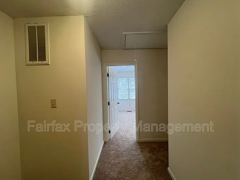 112 Greenmont Ln — Photo 17