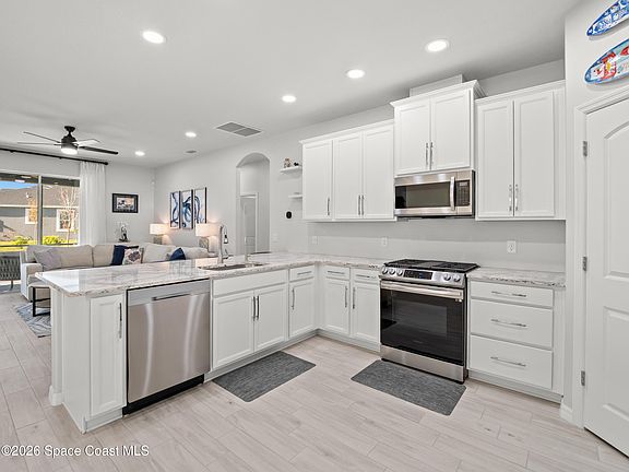 4th image of 3363 Addison Dr