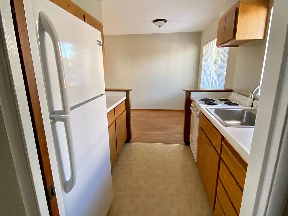 1st image of 328 Hanover Ave #17