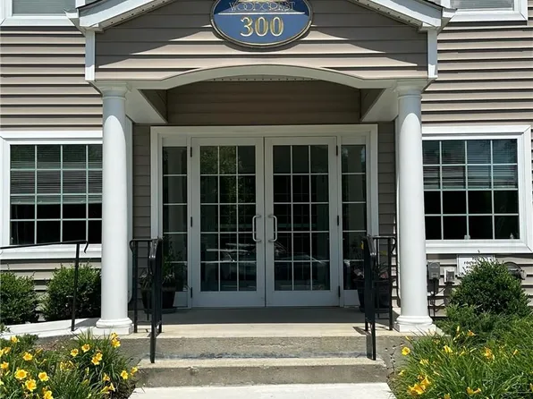 300 Woodcrest Lane #305, Mount Kisco, NY 10549