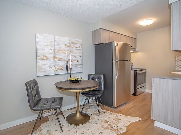 5th image of 815 & 831 S Lincoln St #105