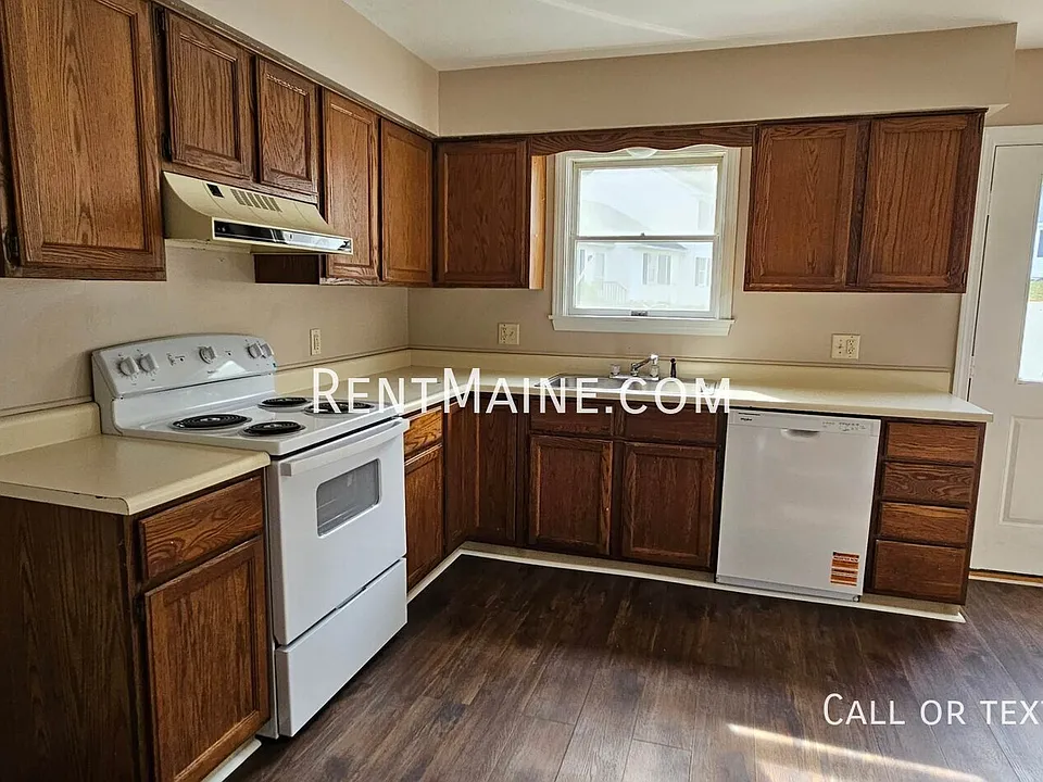 114 Main Rd S #B