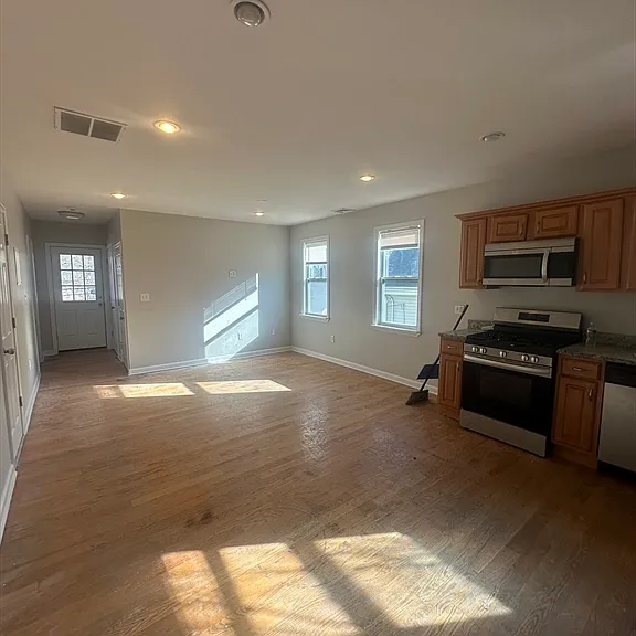 100 Sumner St #100 — Photo 2