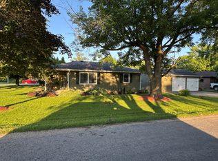 1202 E Van Buren St, Clinton, IL 61727