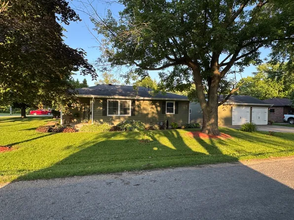 1202 E Van Buren St, Clinton, IL 61727