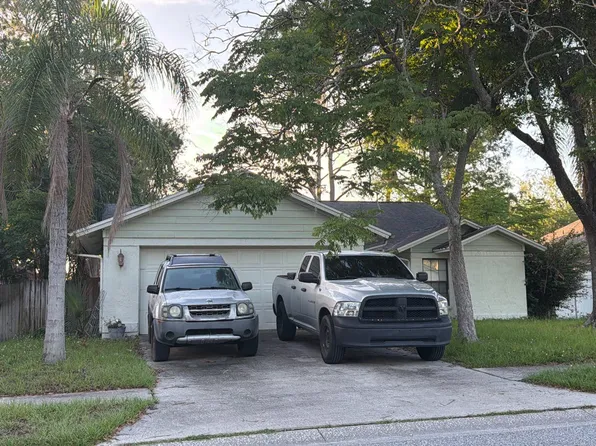 1630 Spinning Wheel Dr, Lutz, FL 33559