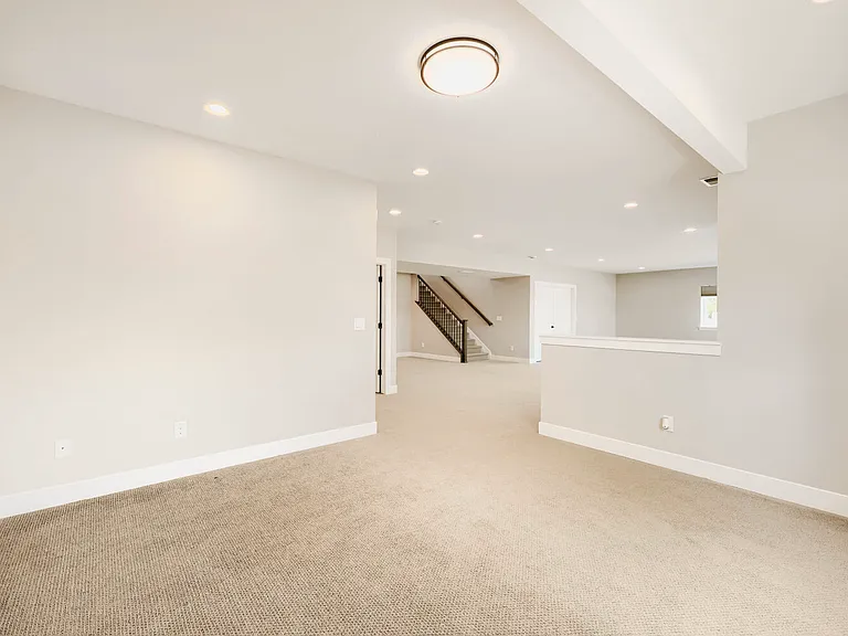 687 Easton Ct — Photo 29