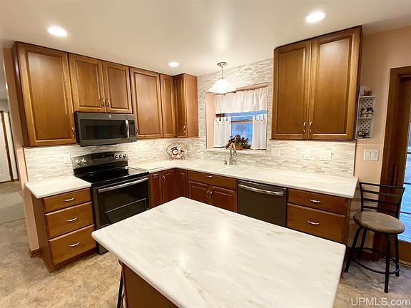 4th image of 1304 Evergreen Dr